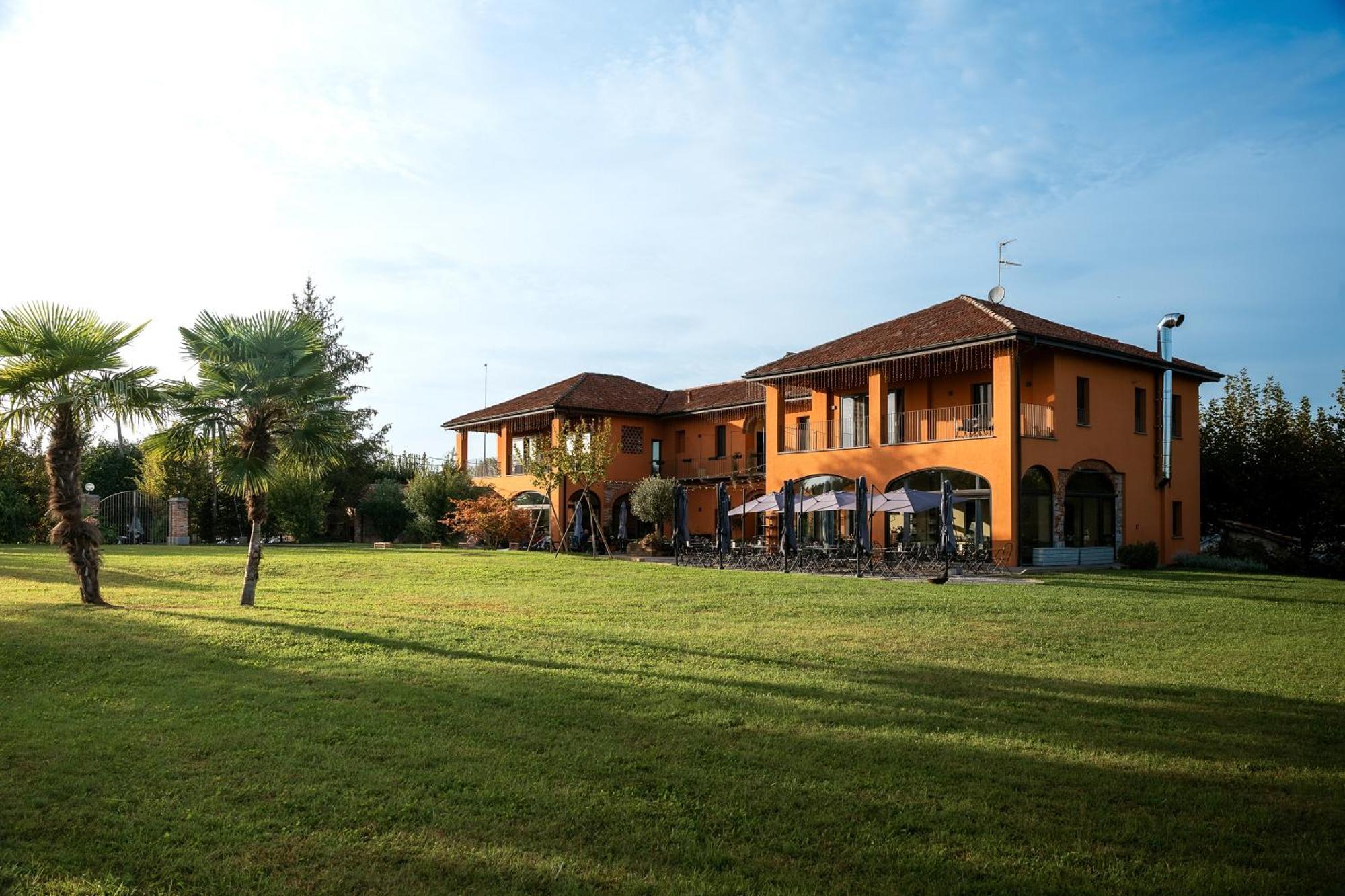 Equirelais Hotel Lomnago Exterior photo