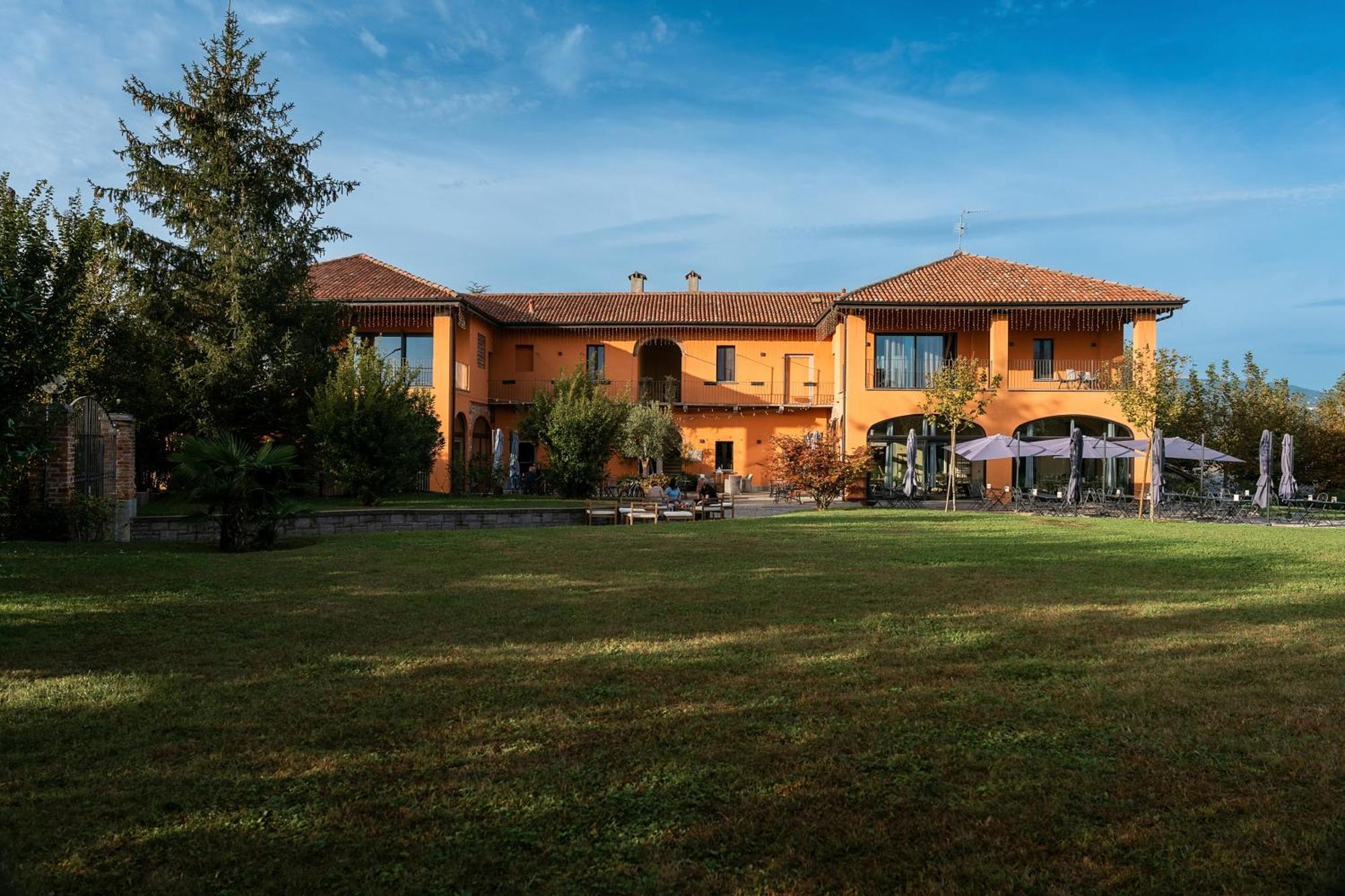 Equirelais Hotel Lomnago Exterior photo