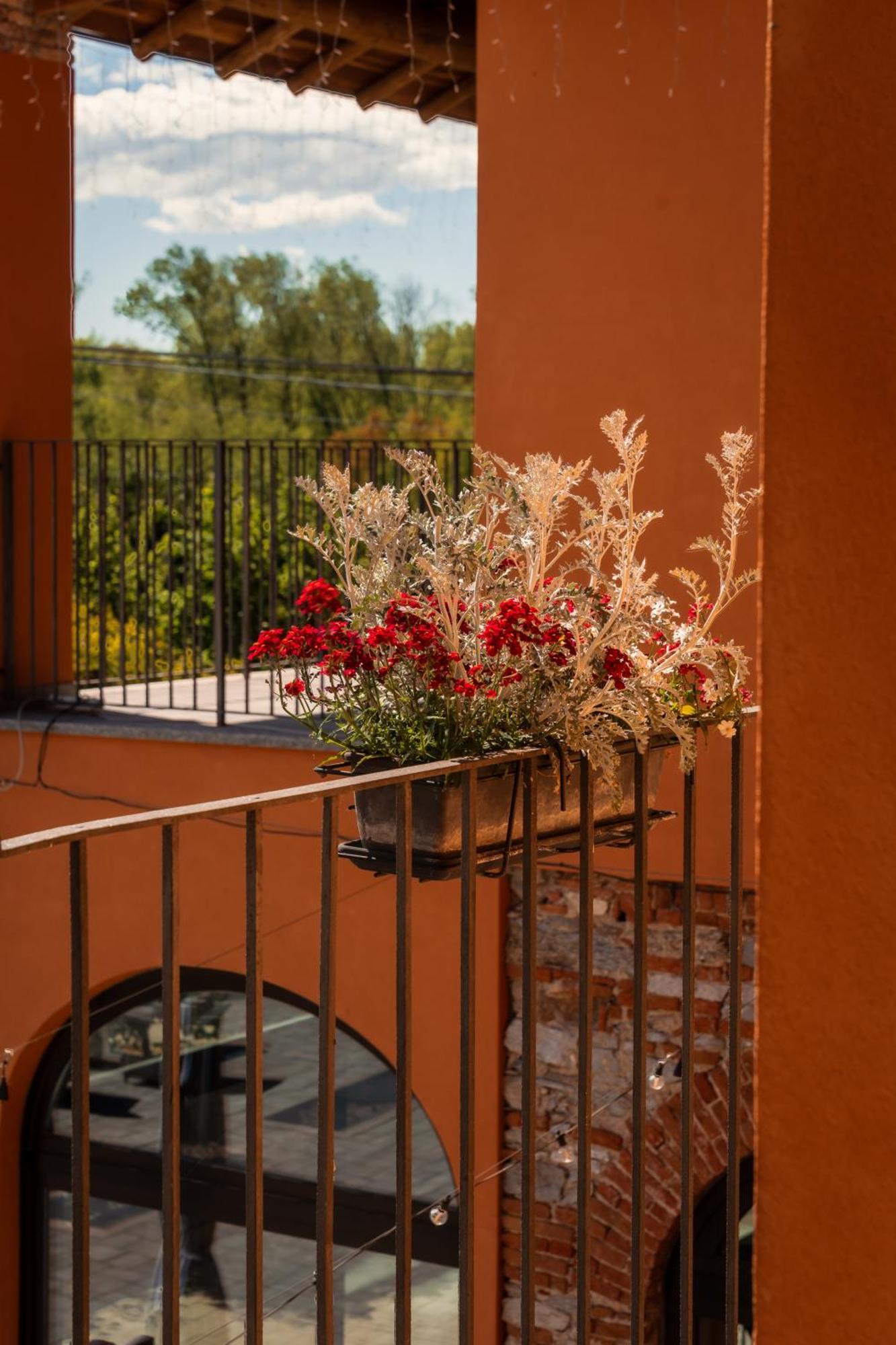 Equirelais Hotel Lomnago Exterior photo