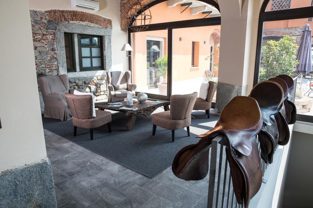 Equirelais Hotel Lomnago Exterior photo