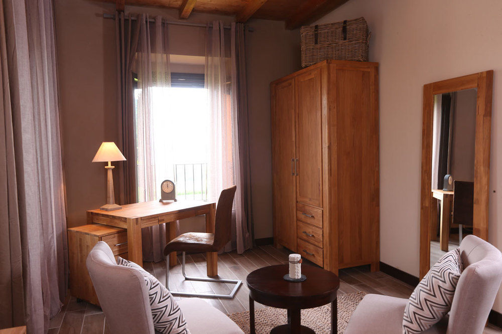 Equirelais Hotel Lomnago Exterior photo