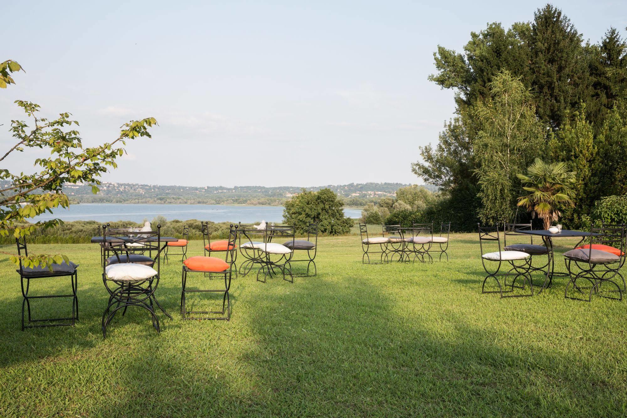 Equirelais Hotel Lomnago Exterior photo