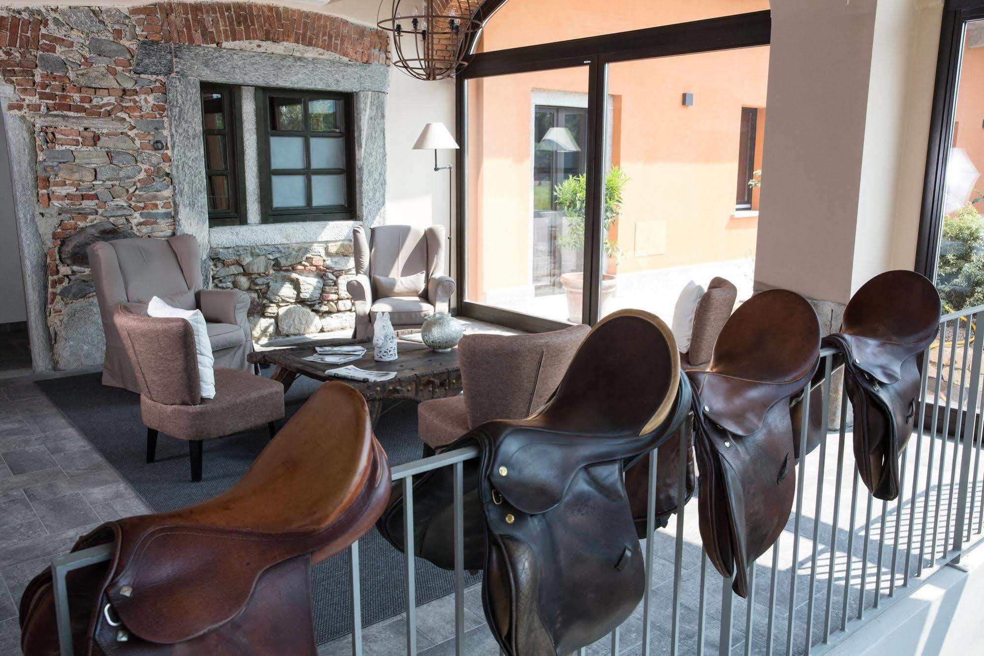 Equirelais Hotel Lomnago Exterior photo